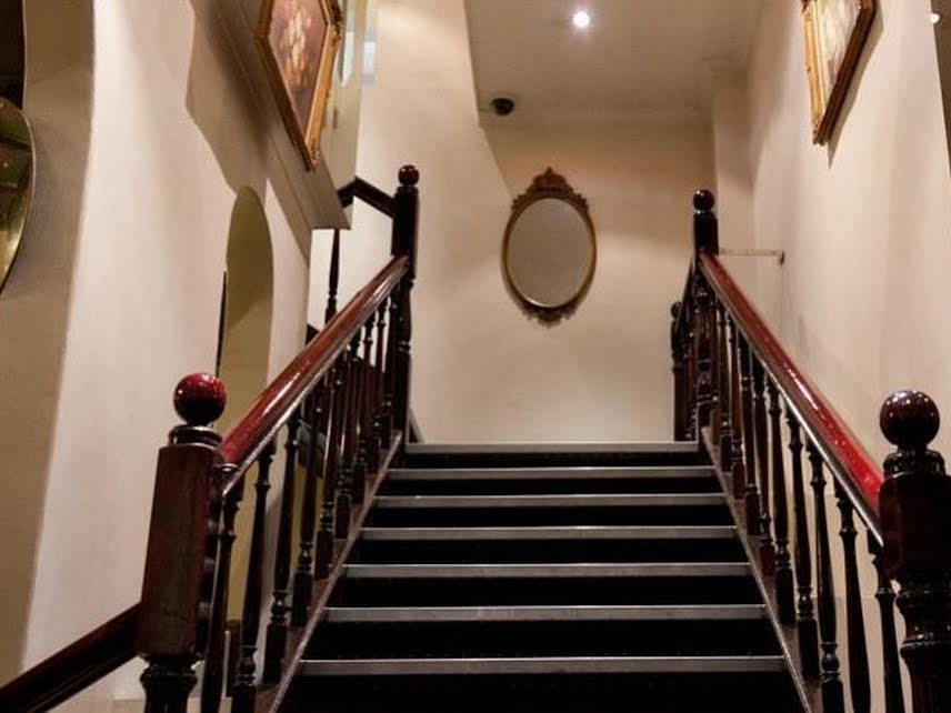 Ambassadors Hotel Аделаида Экстерьер фото
